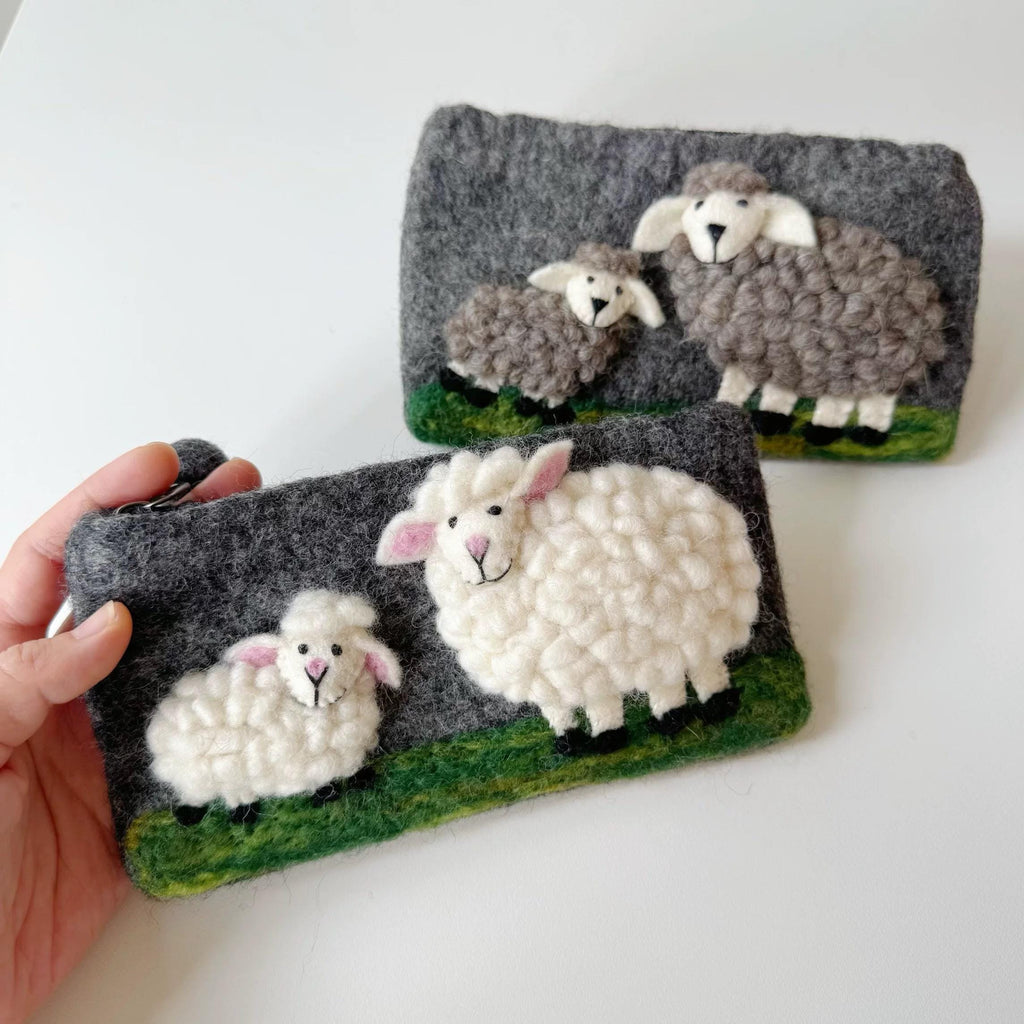 Handmade Felt Sheep Coin Purse, Needle Felted Wool Wallet, Cute Farm Animal Zipper Pouch, Handmade Gift for Friends, Wool Felt Card Holder