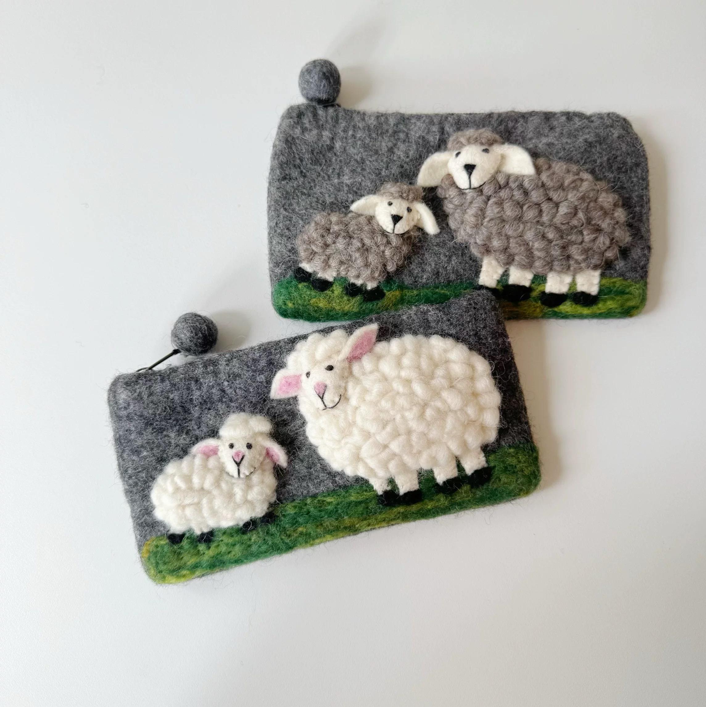 Handmade Felt Sheep Coin Purse, Needle Felted Wool Wallet, Cute Farm Animal Zipper Pouch, Handmade Gift for Friends, Wool Felt Card Holder
