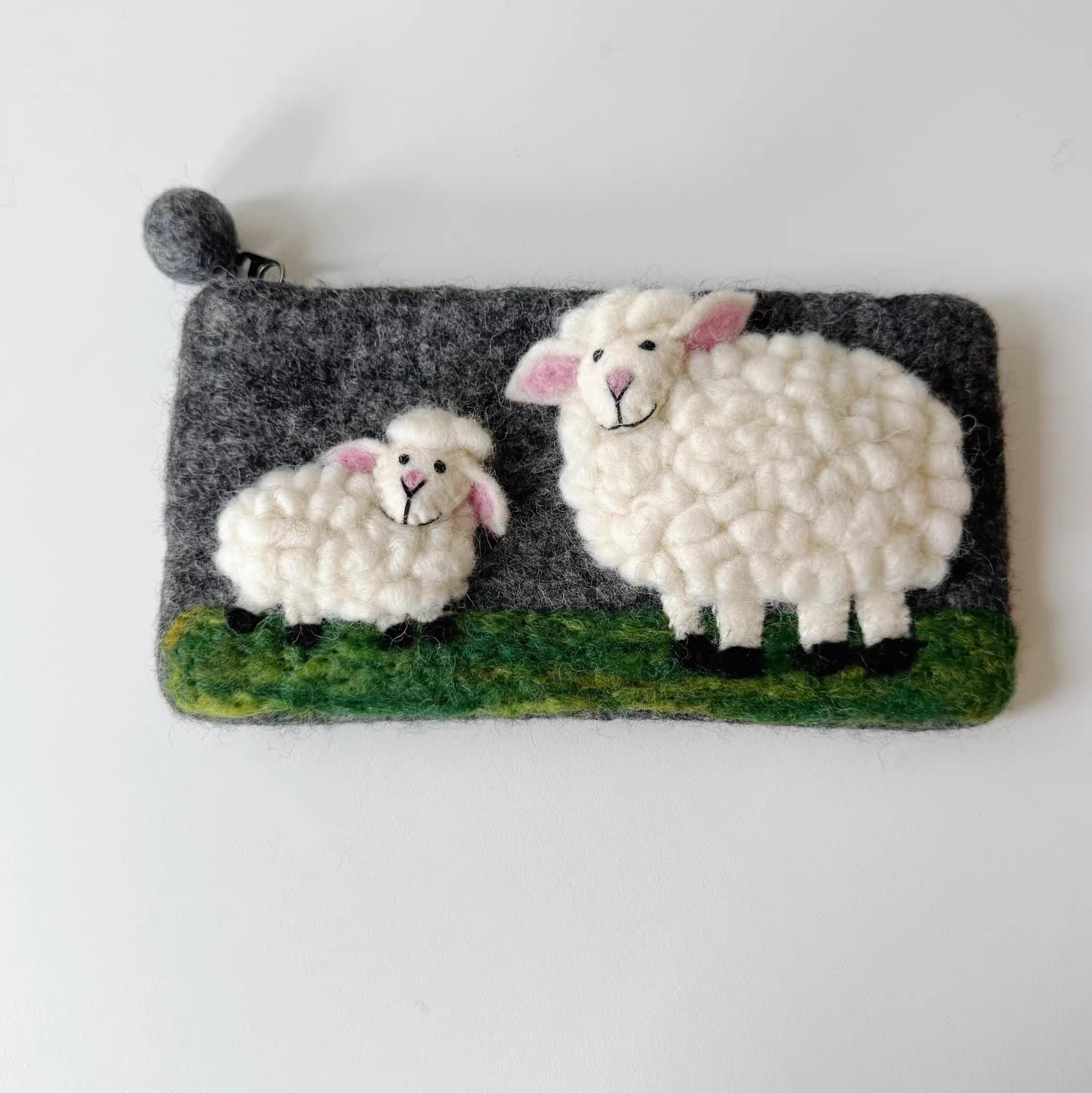 Handmade Felt Sheep Coin Purse, Needle Felted Wool Wallet, Cute Farm Animal Zipper Pouch, Handmade Gift for Friends, Wool Felt Card Holder