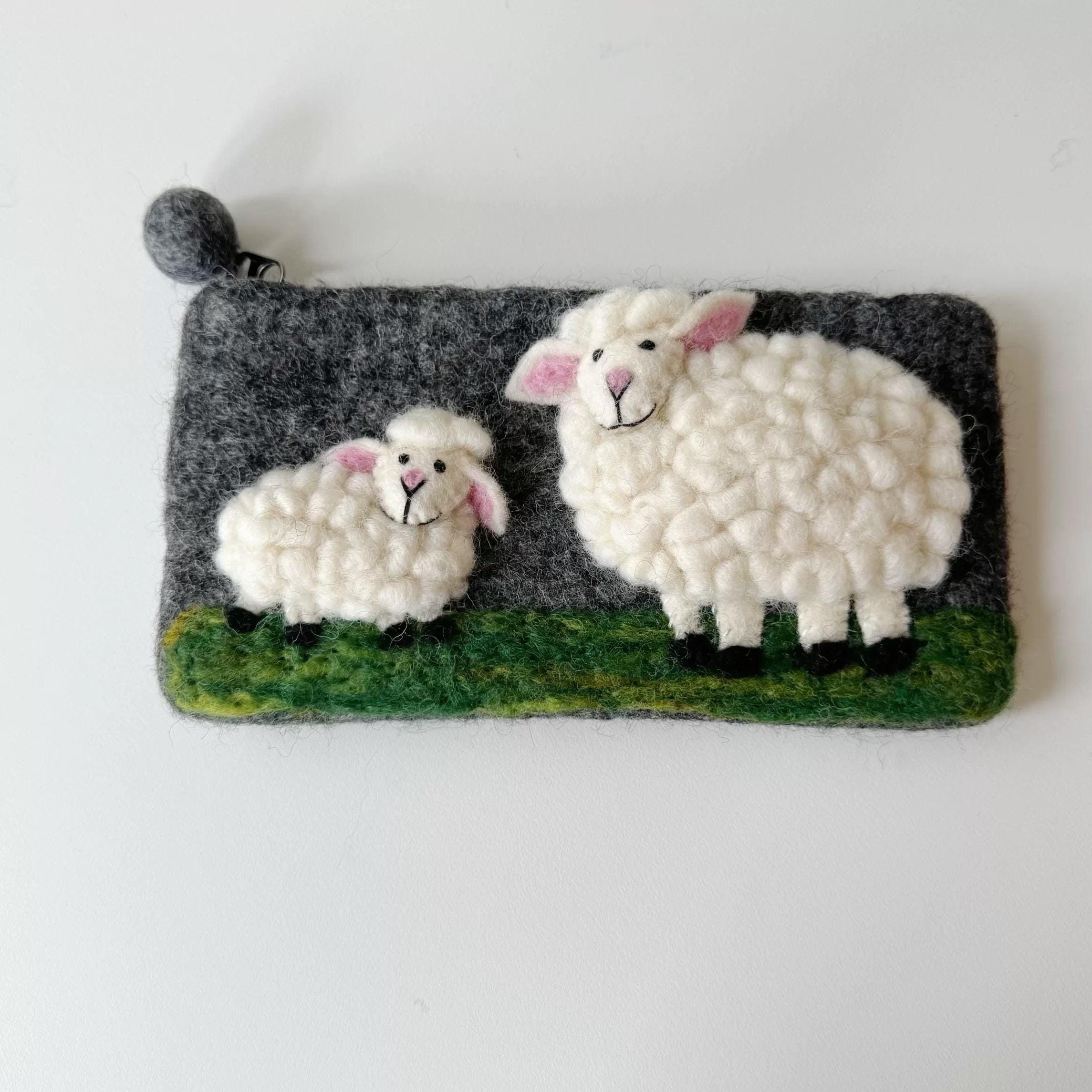 Handmade Felt Sheep Coin Purse, Needle Felted Wool Wallet, Cute Farm Animal Zipper Pouch, Handmade Gift for Friends, Wool Felt Card Holder