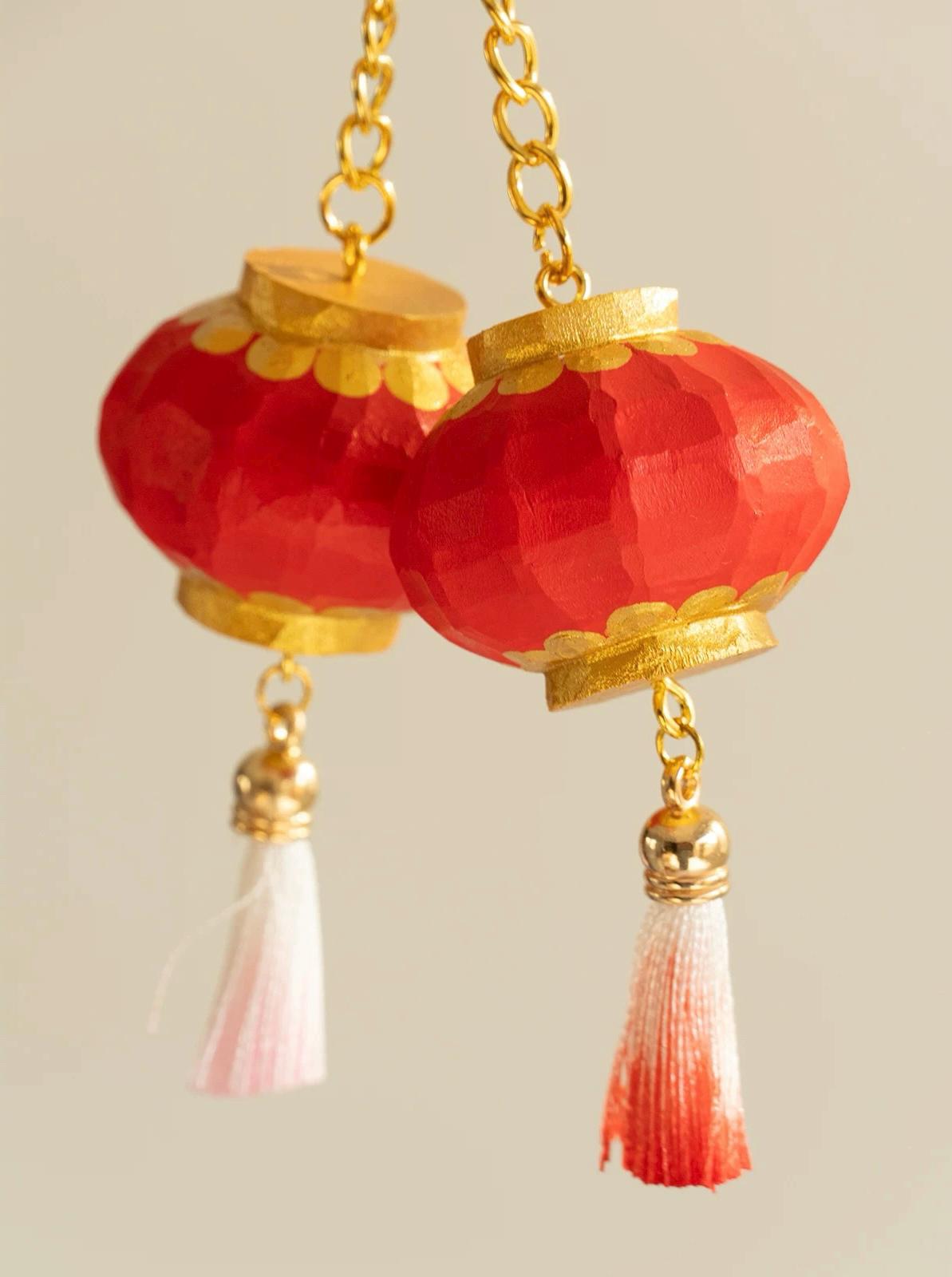 Handmade Red Wooden Lantern Keychain, Hand Carved Basswood Tassel Charm, Chinese New Year Lucky Bag Pendant Gift