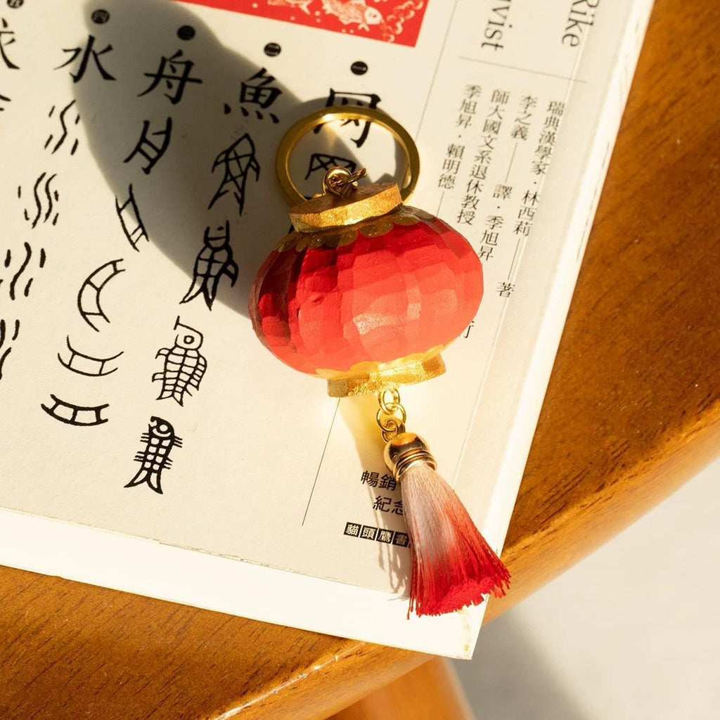 Handmade Red Wooden Lantern Keychain, Hand Carved Basswood Tassel Charm, Chinese New Year Lucky Bag Pendant Gift