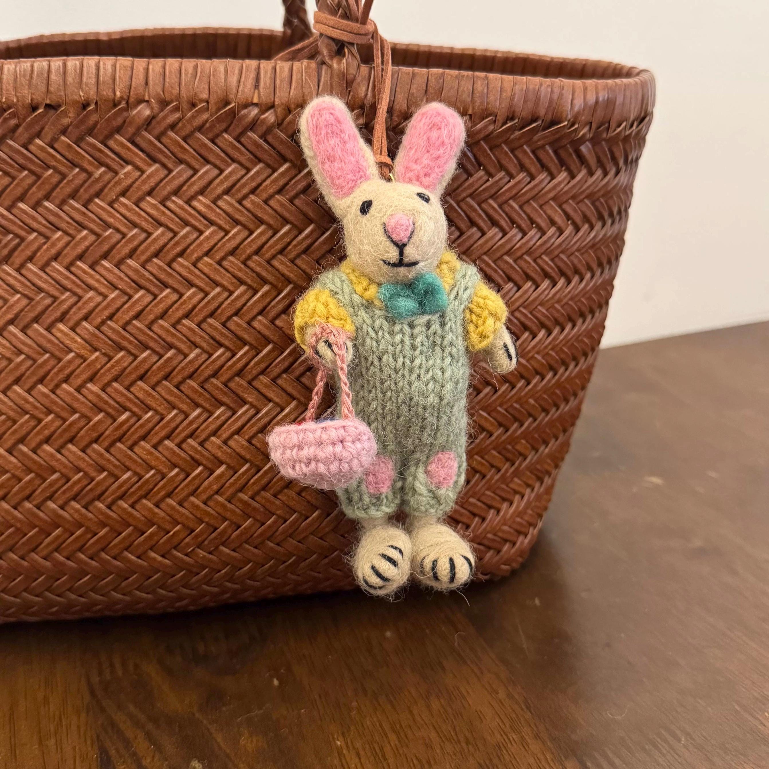 Handmade Needle Felt Bunny Keychain, Cute Shopping Rabbit Bag Charm, Wool Bunny Car Charm, Gift for Her