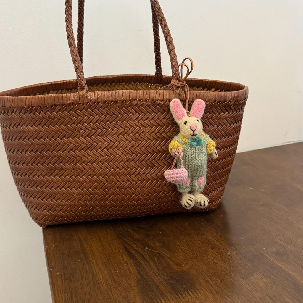Handmade Needle Felt Bunny Keychain, Cute Shopping Rabbit Bag Charm, Wool Bunny Car Charm, Gift for Her