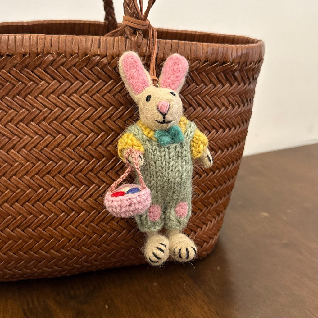 Handmade Needle Felt Bunny Keychain, Cute Shopping Rabbit Bag Charm, Wool Bunny Car Charm, Gift for Her
