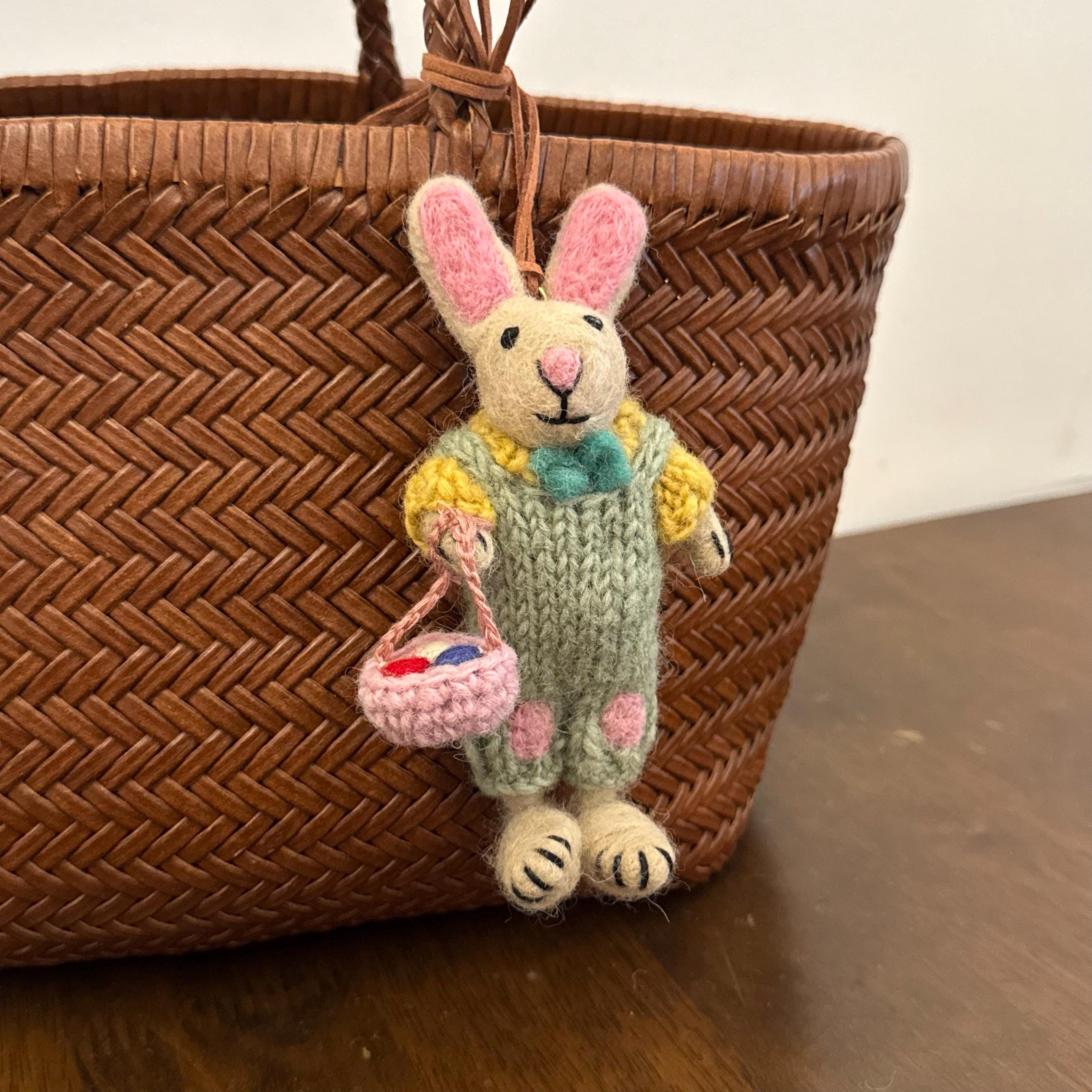 Handmade Needle Felt Bunny Keychain, Cute Shopping Rabbit Bag Charm, Wool Bunny Car Charm, Gift for Her