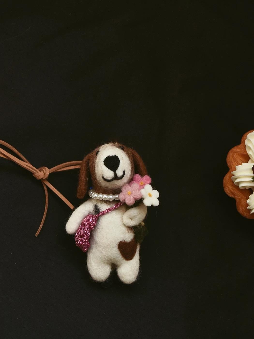Handmade Felt Dog Keychain with Flower, Wool Puppy Bag Charm, Cute Mini Animal Pendant Gift for Her