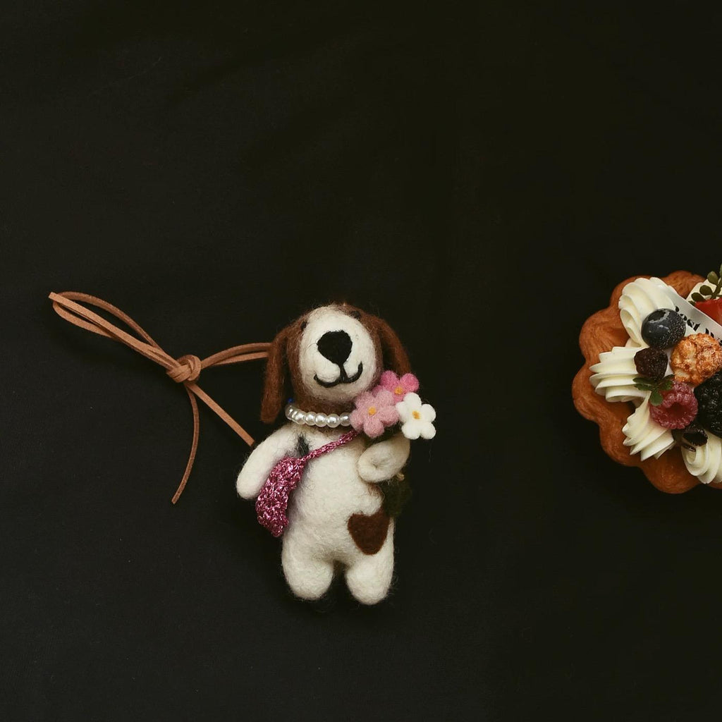 Handmade Felt Dog Keychain with Flower, Wool Puppy Bag Charm, Cute Mini Animal Pendant Gift for Her