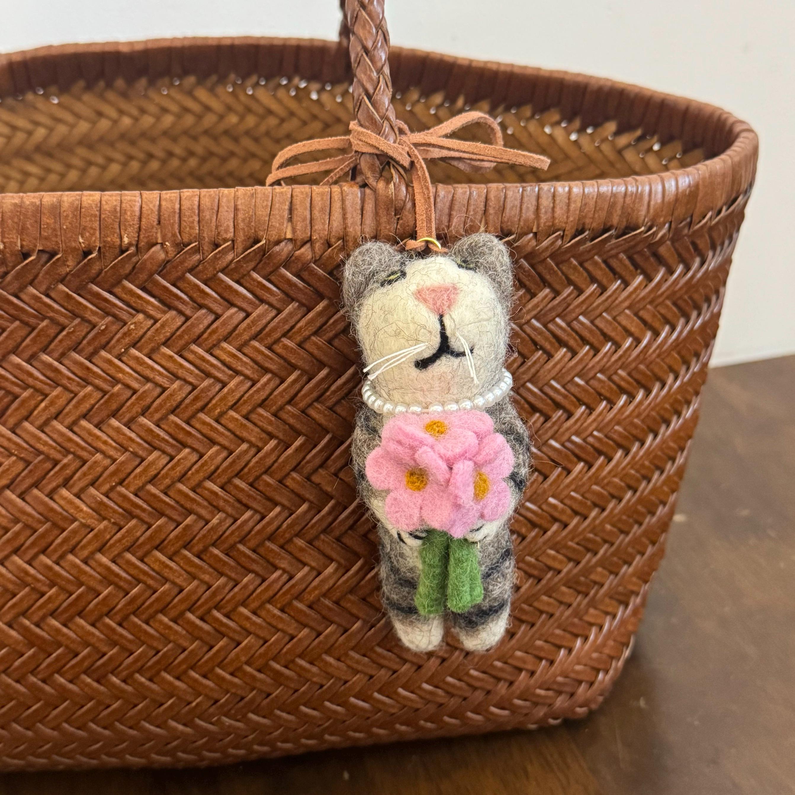 Handmade Felt Cat Bag Charm, Cute Wool Kitty Keychain, Animal Backpack Charm with Flowers, Soft Felt Ornament, Gift for Cat Lover