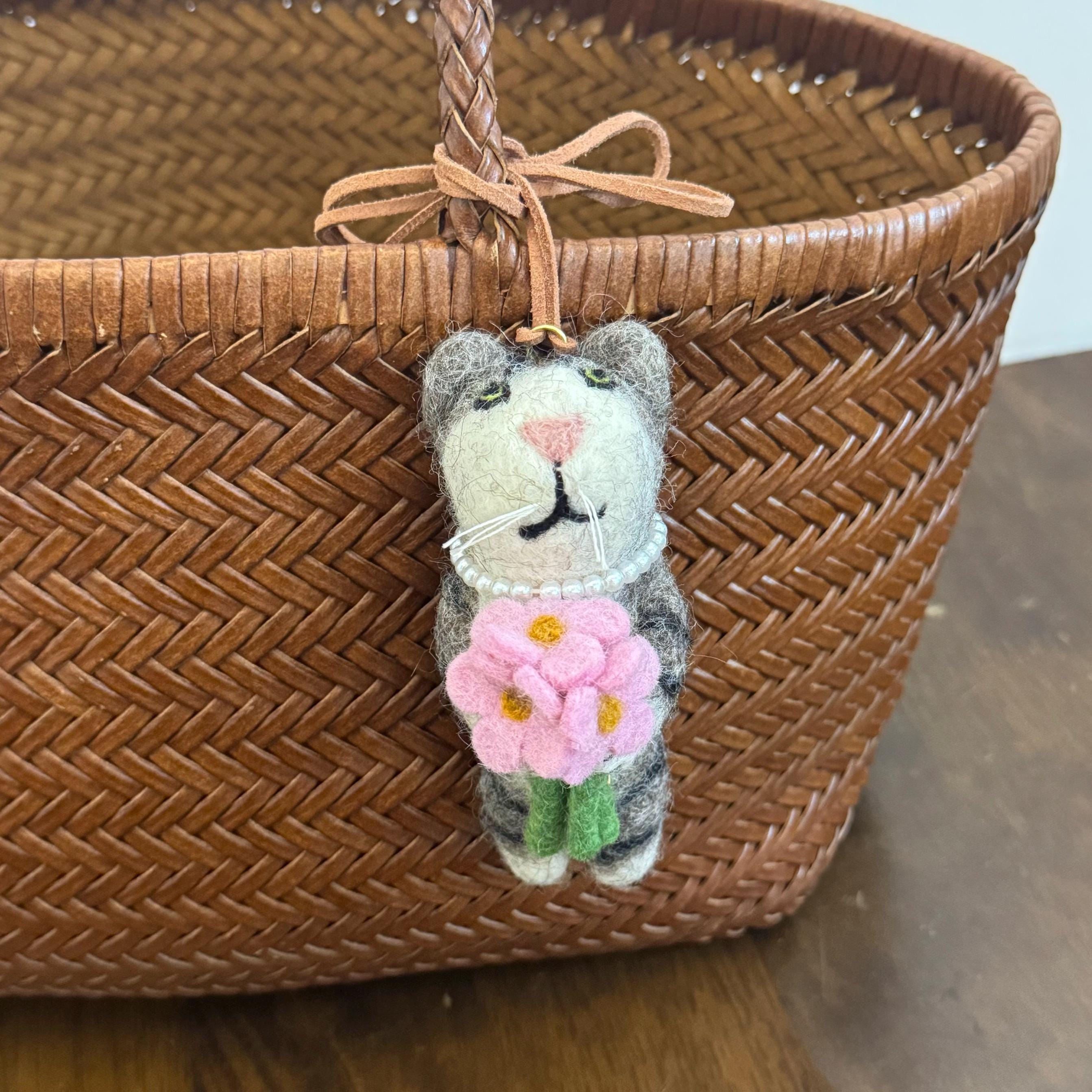 Handmade Felt Cat Bag Charm, Cute Wool Kitty Keychain, Animal Backpack Charm with Flowers, Soft Felt Ornament, Gift for Cat Lover