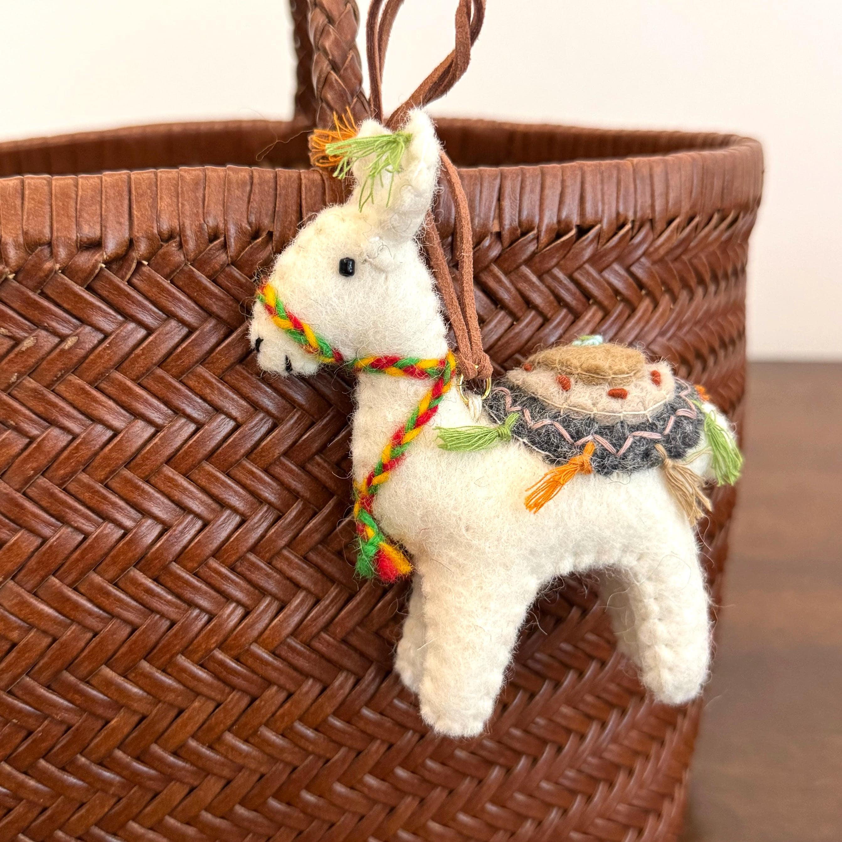 Handmade Felt Llama Keychain, Alpaca Wool Bag Charm, Cute Animal Hanging Ornament, Women Bag Charms, Gift for Her