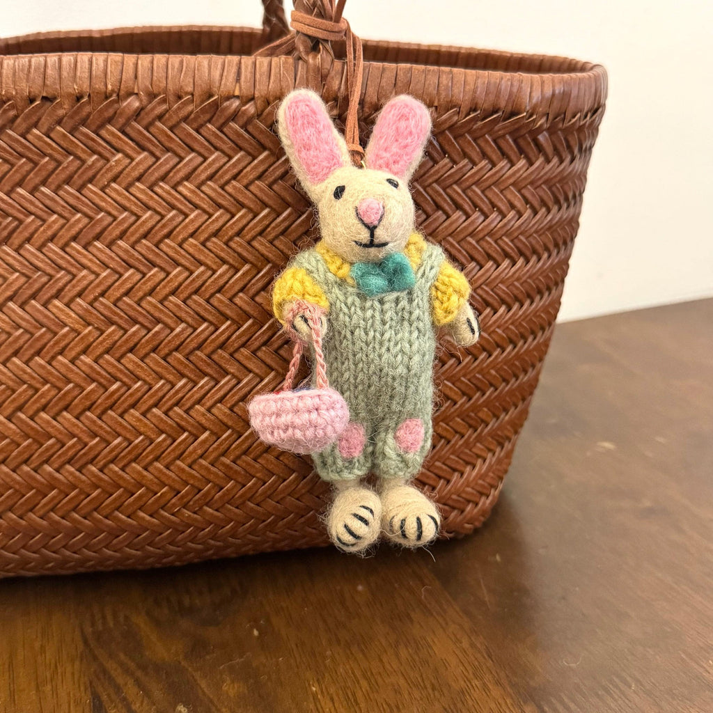Handmade Needle Felt Bunny Keychain, Cute Shopping Rabbit Bag Charm, Wool Bunny Car Charm, Gift for Her