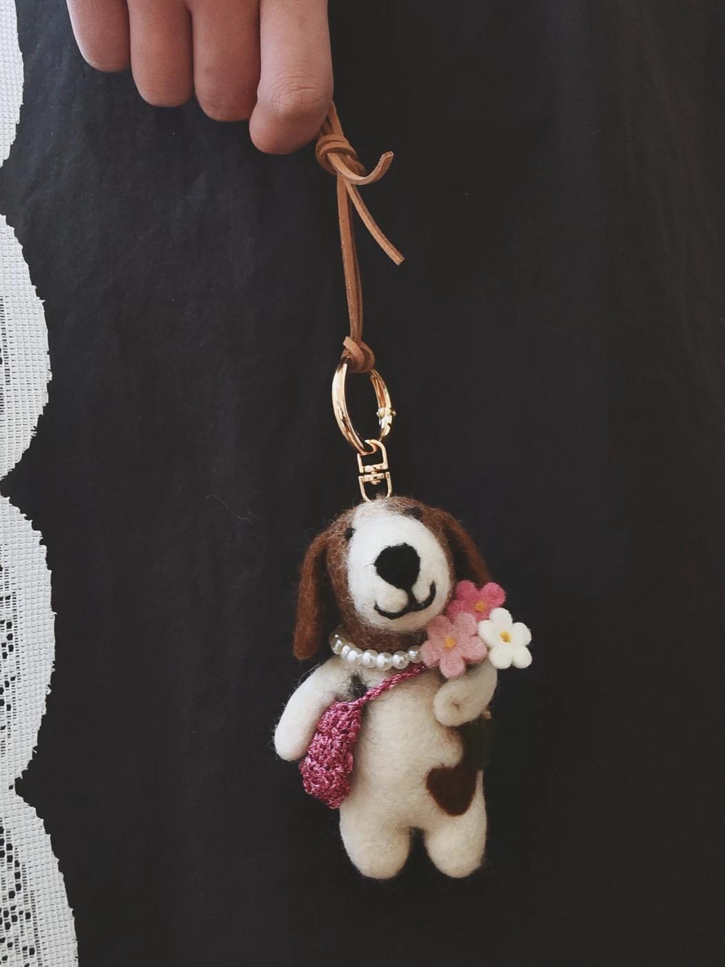 Handmade Felt Dog Keychain with Flower, Wool Puppy Bag Charm, Cute Mini Animal Pendant Gift for Her