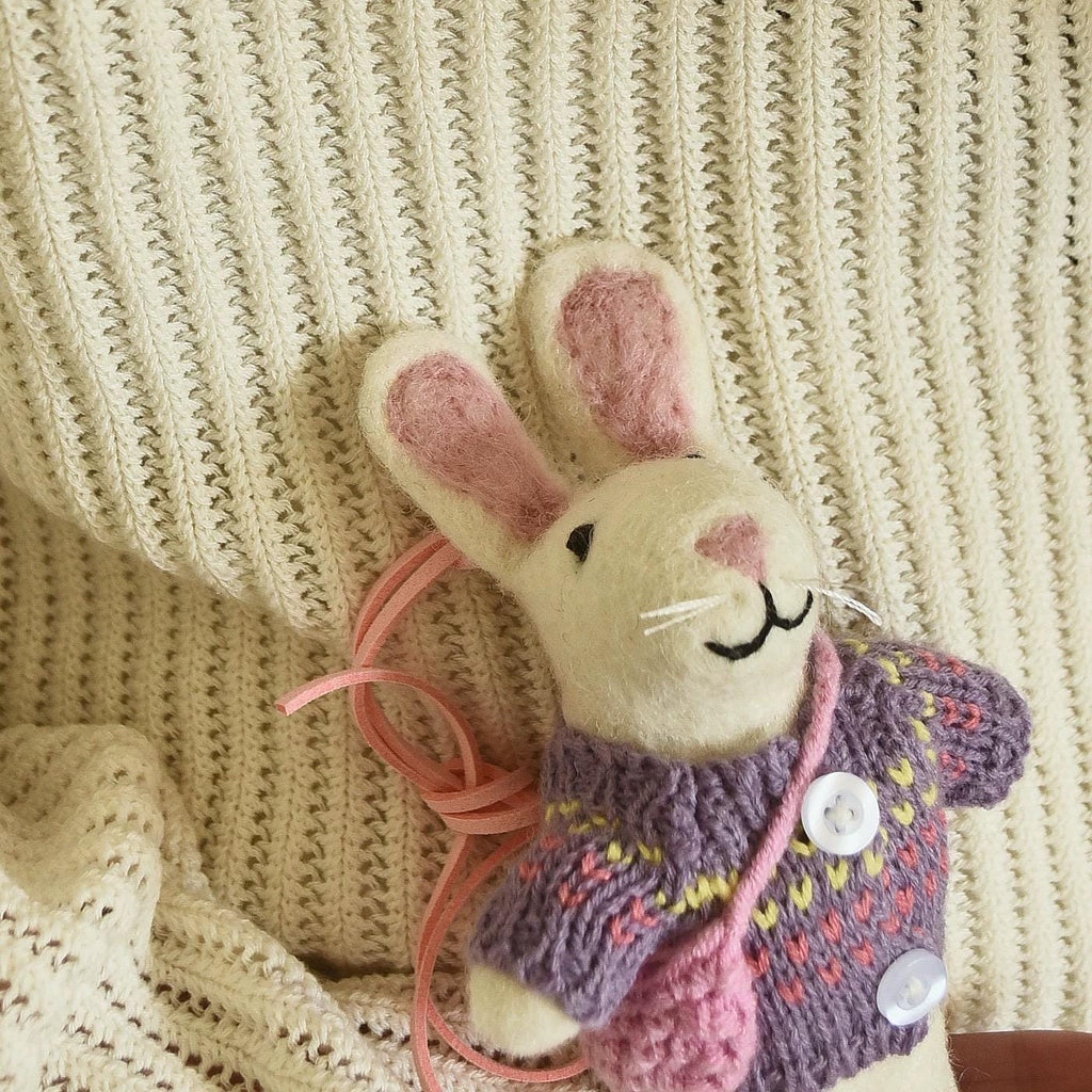Handmade Felt Bunny Keychain, Cute Wool Rabbit Bag Charm, Soft Animal Pendant, Handmade Gift from Small Shop, Cozy Kawaii Accessory