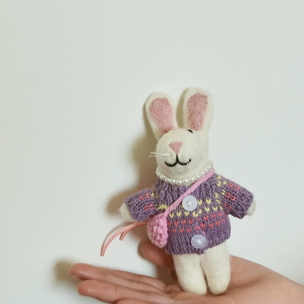 Handmade Felt Bunny Keychain, Cute Wool Rabbit Bag Charm, Soft Animal Pendant, Handmade Gift from Small Shop, Cozy Kawaii Accessory
