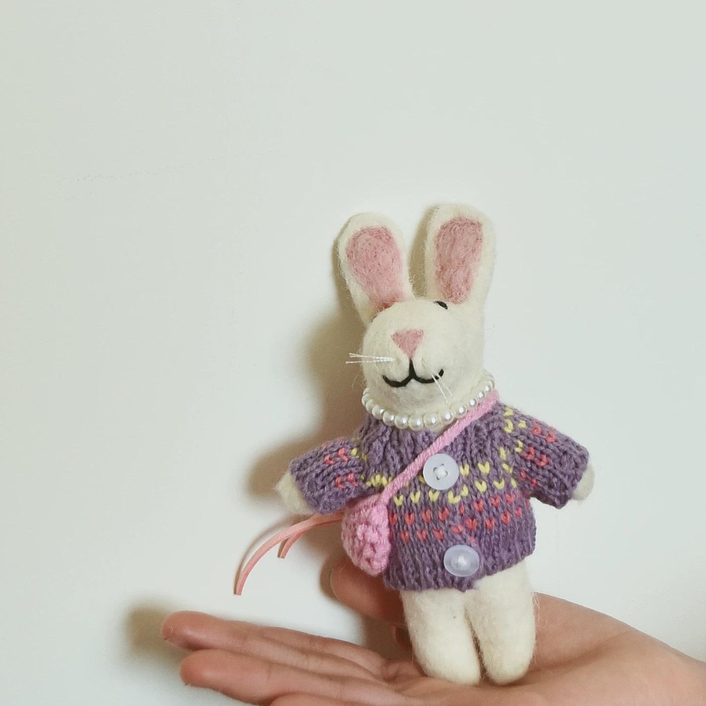 Handmade Felt Bunny Keychain, Cute Wool Rabbit Bag Charm, Soft Animal Pendant, Handmade Gift from Small Shop, Cozy Kawaii Accessory