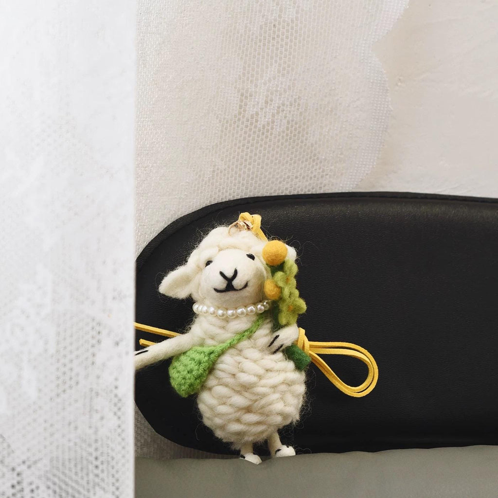 Handmade Wool Felt Lamb Keychain – Little Flower Lamb Bag Charm, Soft Animal Accessory, Unique Gift for Friends