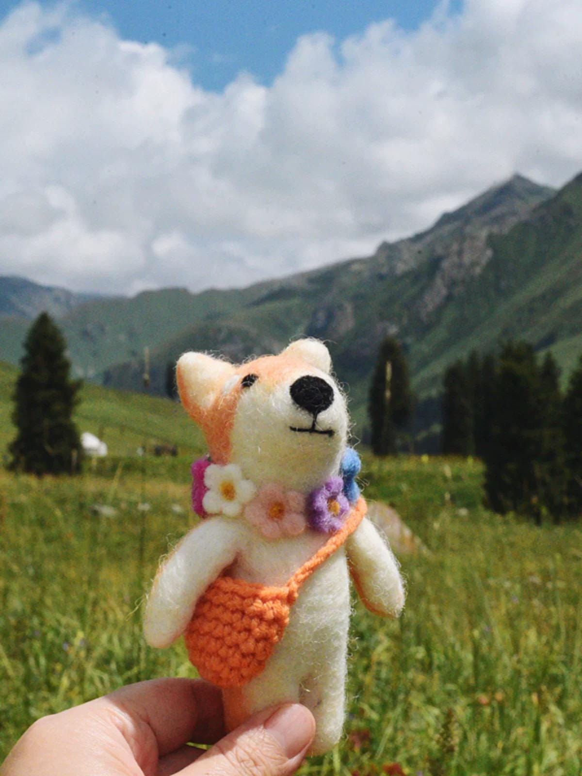 Handmade Felt Dog Keychain, Needle Felted Puppy Bag Charm with Detachable Key Ring, Cute Wool Animal Keychain Gift