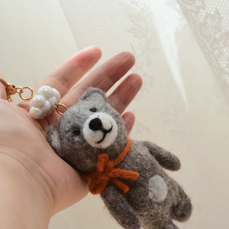 Handmade Needle Felt Teddy Bear Keychain, Wool Bear Bag Charm with Scarf, Cute Car Mirror Hanging Ornament, Unique Gift for Her