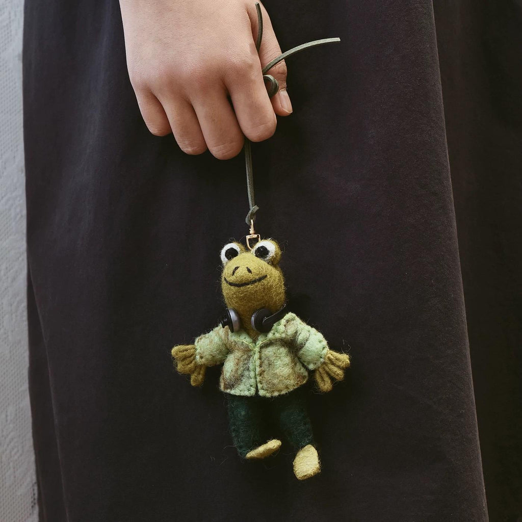 Japanese Style Felt Frog Keychain, Handmade Wool Frog Bag Charm with Headphones or Apron, Cute Animal Pendant, Backpack Charm, Gift for Her