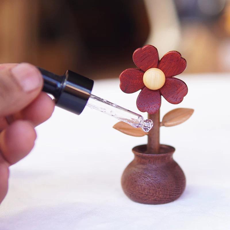 Hand Carved Wooden Flower Diffuser Decor – Aromatherapy Wood Sculpture, Natural Essential Oil Car Freshener, Desk Ornament, Handmade Gift