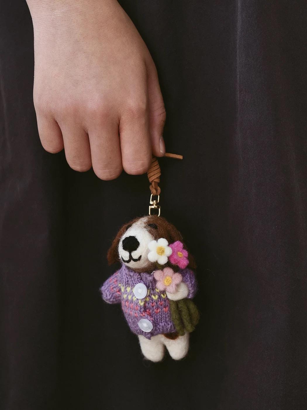 Handmade Wool Felt Dog Keychain, Cute Puppy Bag Charm with Flowers, Needle Felt Animal Pendant, Handmade Gift for Her