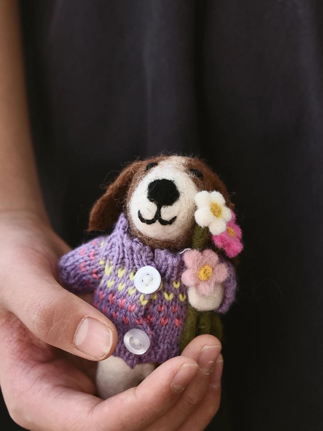 Handmade Wool Felt Dog Keychain, Cute Puppy Bag Charm with Flowers, Needle Felt Animal Pendant, Handmade Gift for Her