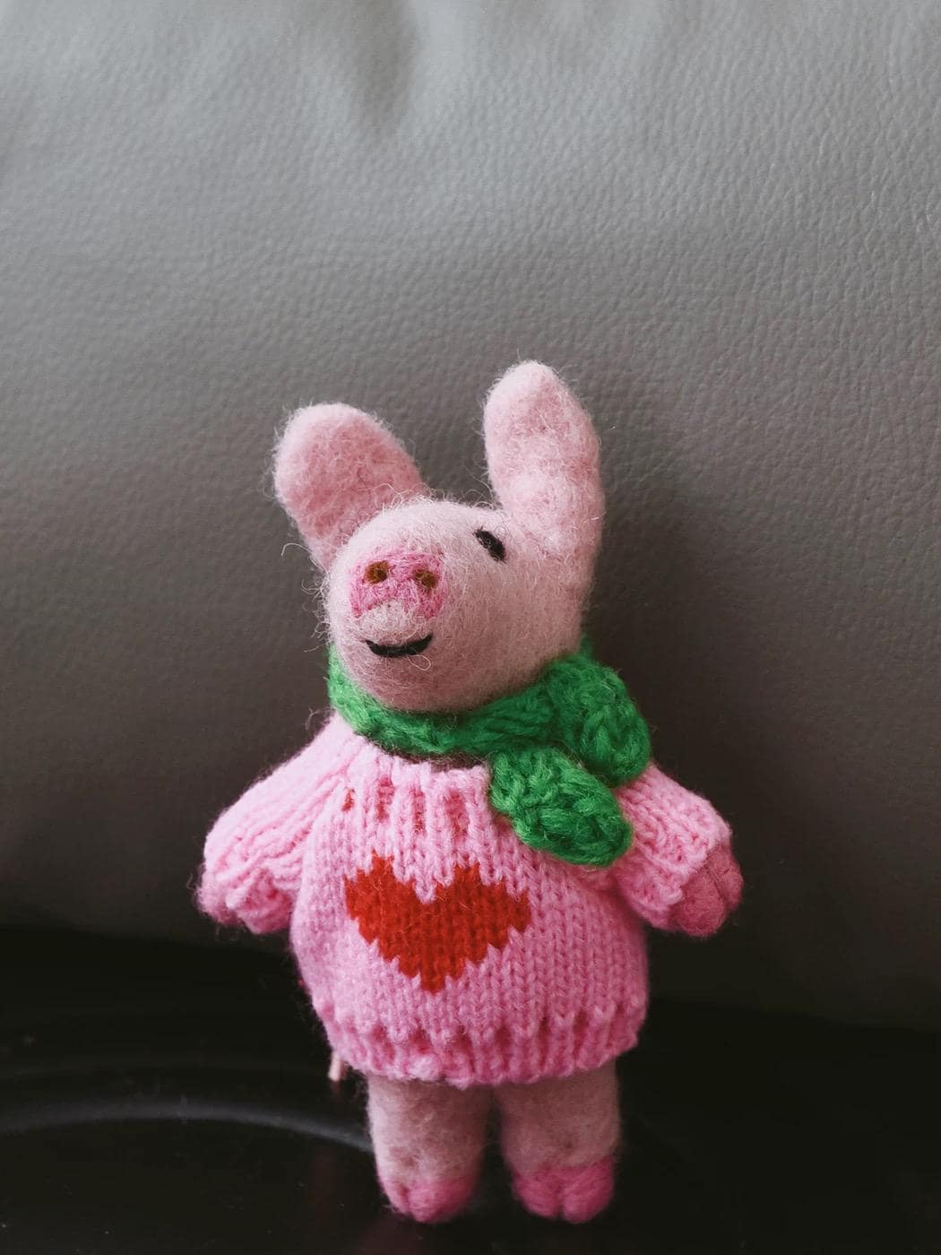 LoveHeart Handmade Wool Felt Pig Keychain, Cute Pink Pig Bag Charm with Heart Sweater, Needle Felt Animal Pendant, Gift for Her