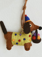 Handmade Felt Dachshund Keychain, Cute Sausage Dog Bag Charm with Mini Basket, Kawaii Wool Animal Pendant, Unique Gift for Dog Lovers