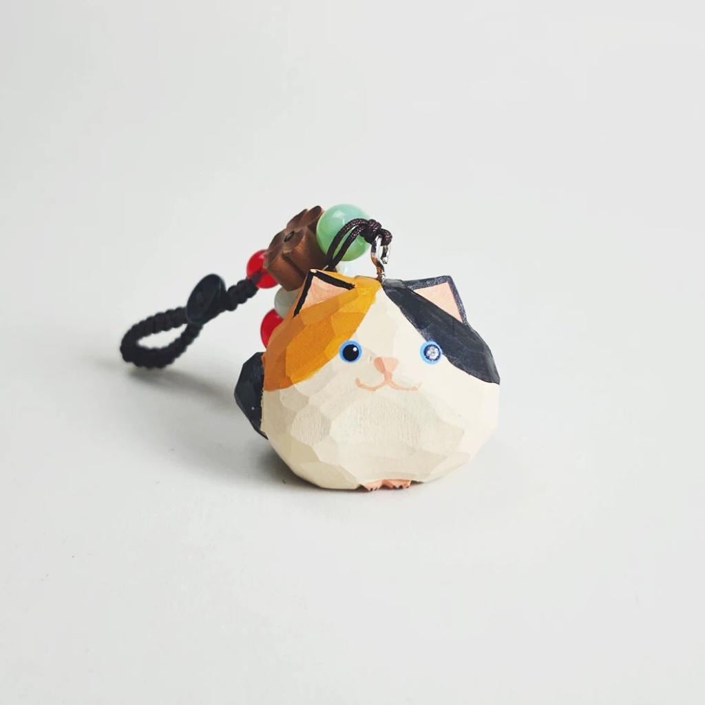Japanese Style Calico Cat Wooden Keychain Pendant, Hand Carved Round Kitten Charm, Cute Tricolor Cat Bag Charm, Animal Key Ring Gift for Her