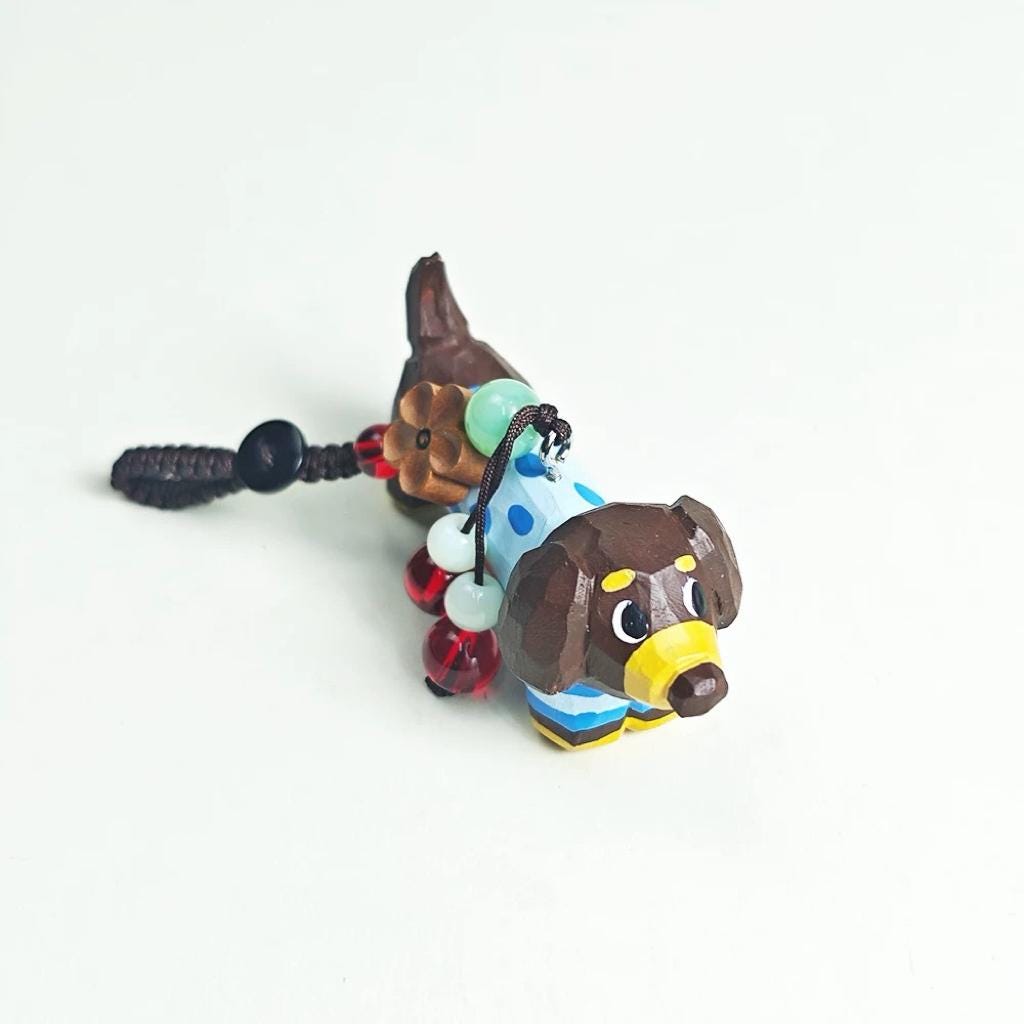 Japanese Style Wooden Dachshund Keychain Pendant, Hand Carved Sausage Dog Charm, Cute Bag Charm, Car Key Holder, Gift for Dog Lovers