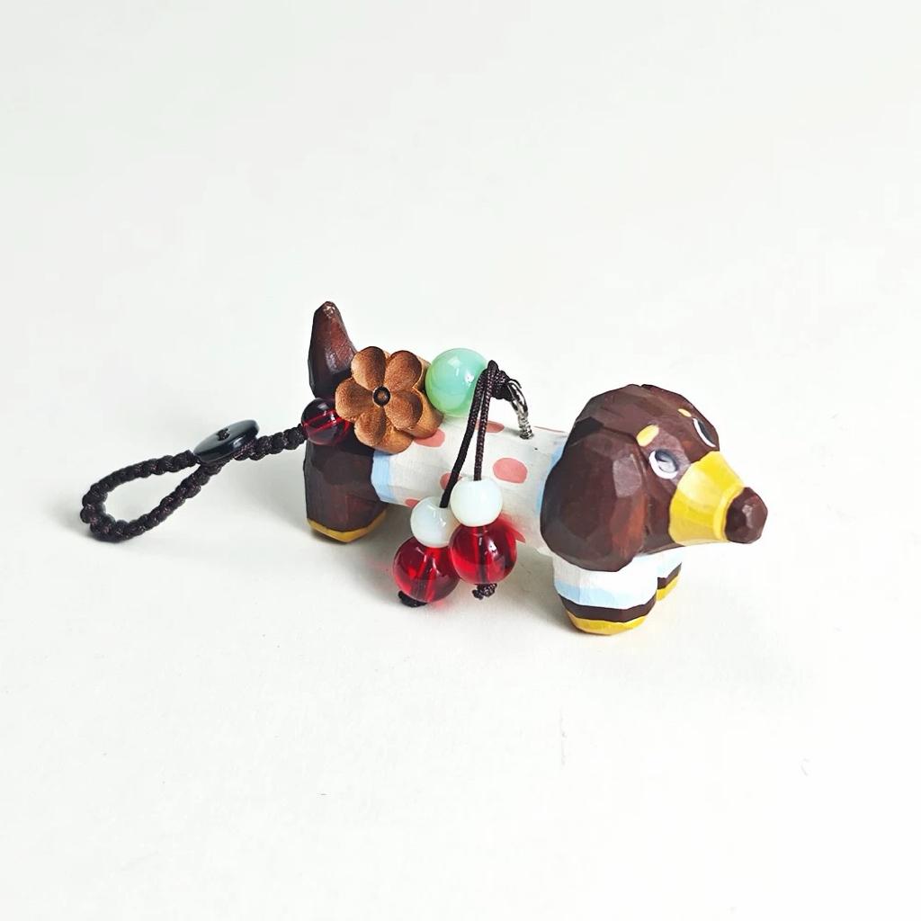 Japanese Style Wooden Dachshund Keychain Pendant, Hand Carved White Sausage Dog Charm, Cute Bag Charm, Car Keychain Gift