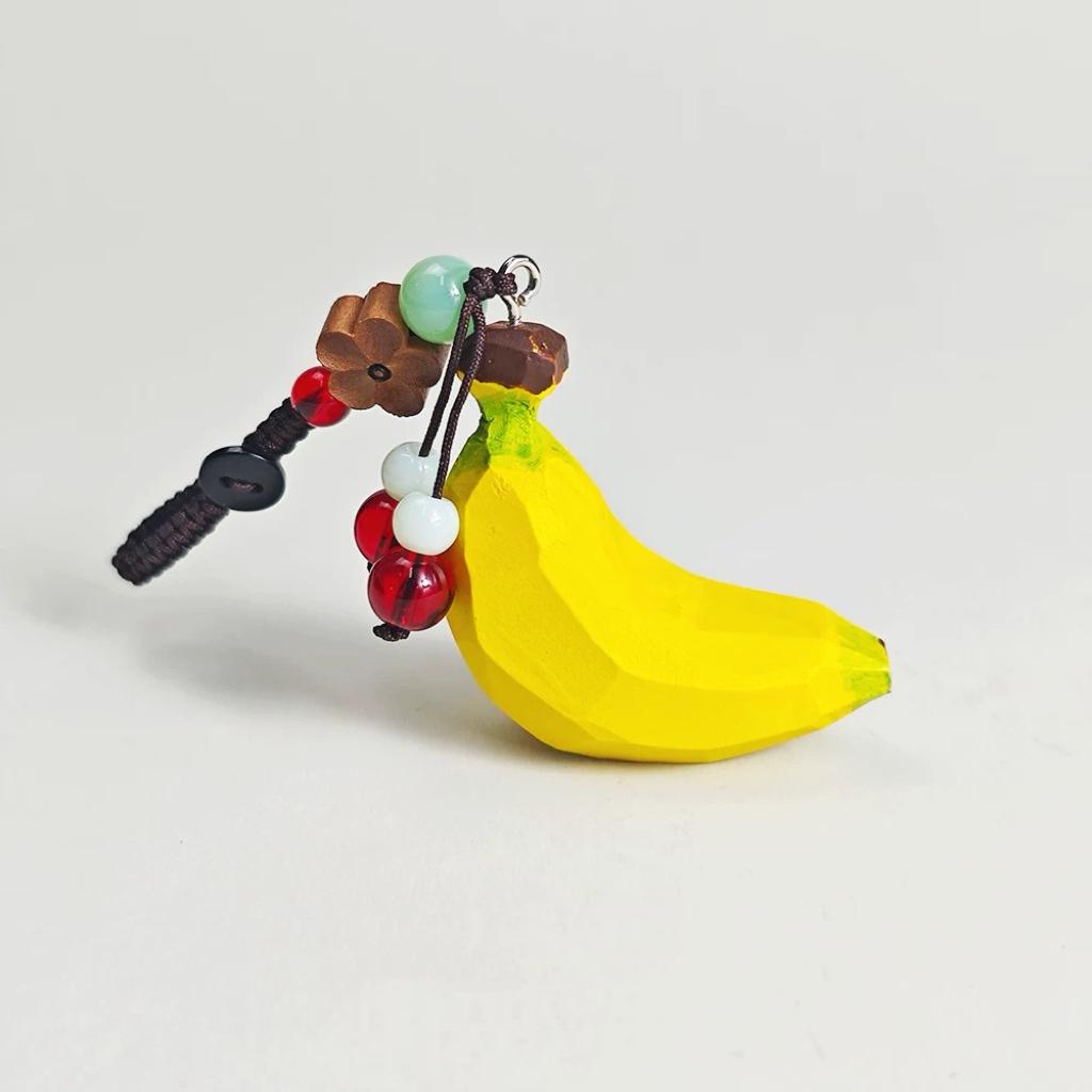 Japanese Style Wooden Banana Keychain Pendant, Hand Carved Fruit Charm, Cute Kawaii Bag Charm, Stress Relief Gift, Car Keychain Accessory