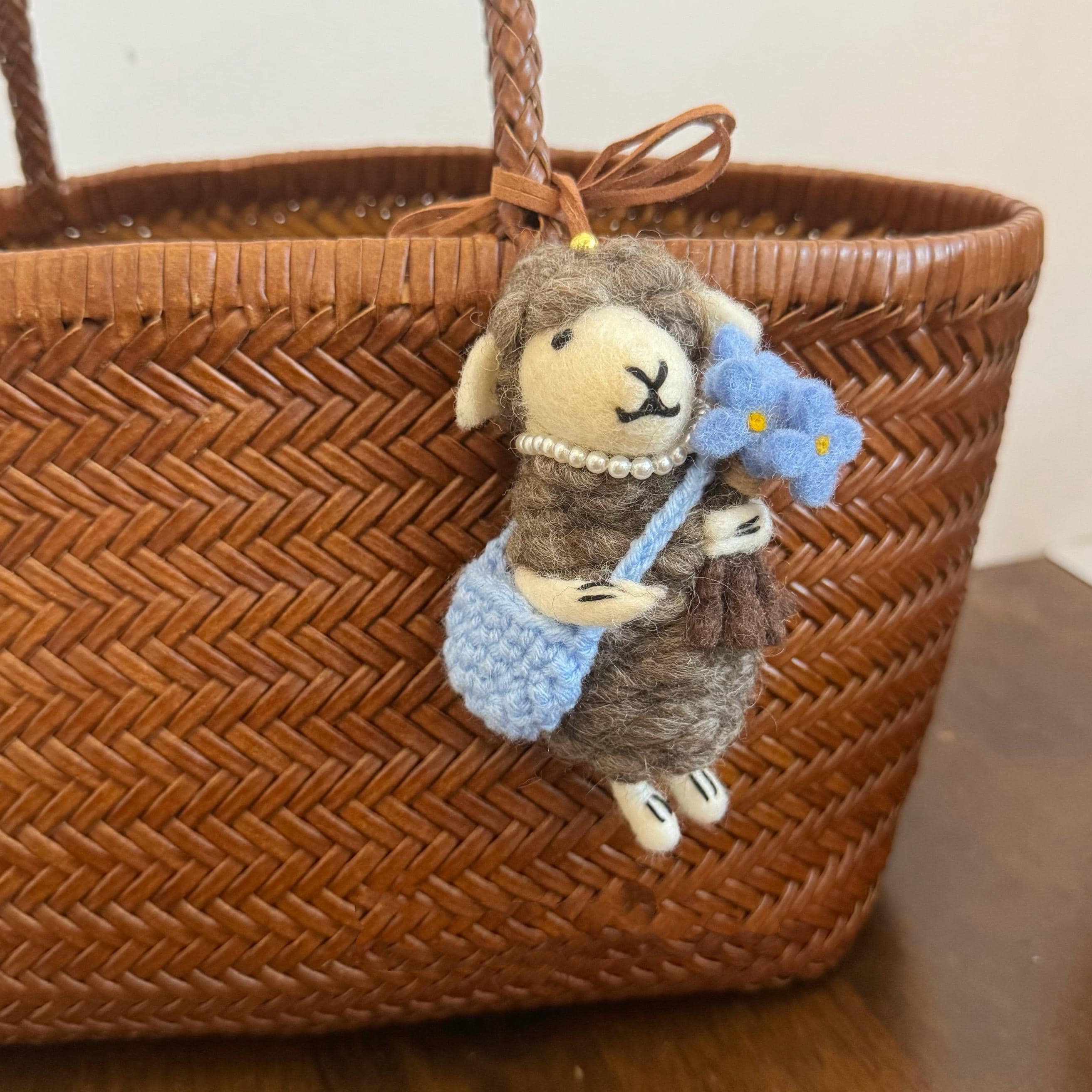 Japanese Style Lucky Gray Lamb Wool Felt Pendant, Handmade Sheep Bag Charm, Blue Flower Lamb Keychain, Cute Animal Hanging Ornament Gift