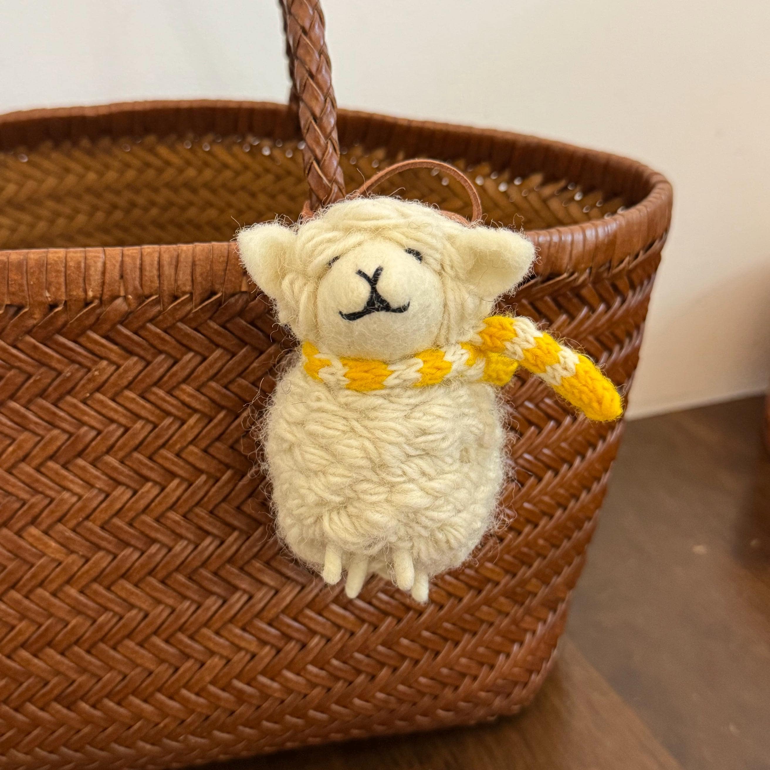 Japanese Style Lucky Lamb Wool Felt Pendant, Handmade Sheep Bag Charm, Scarf Sheep Keychain, Cute Animal Hanging Ornament Gift
