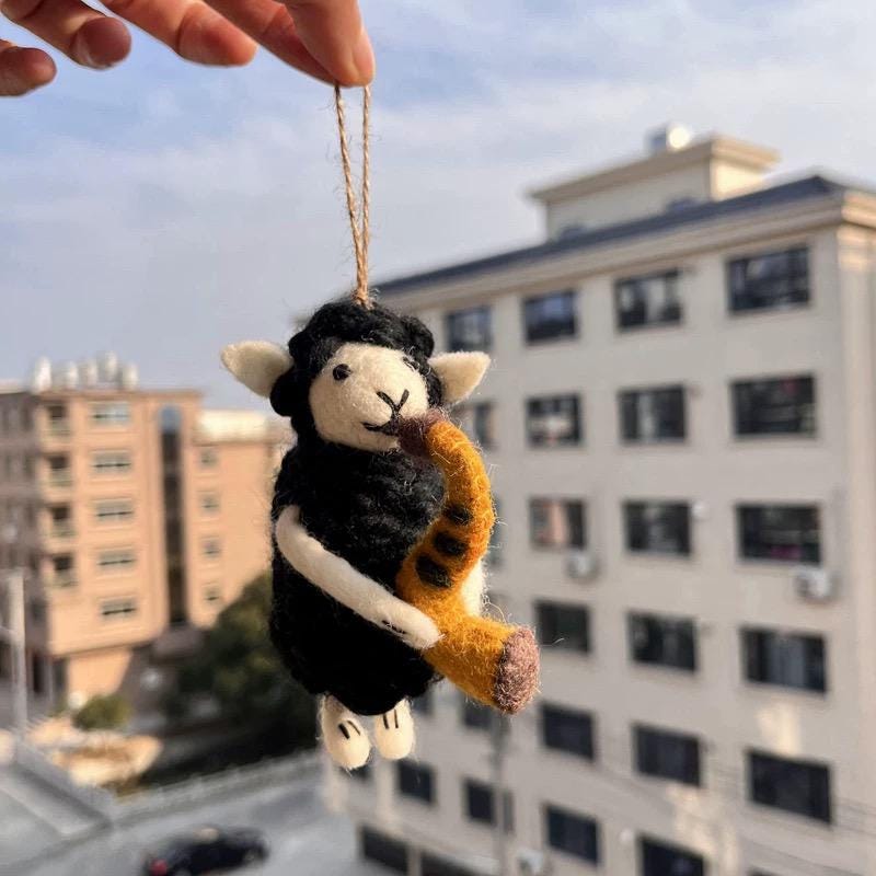 Japanese Style Lucky Saxophone Lamb Wool Felt Pendant, Handmade Black Sheep Bag Charm, Cute Animal Keychain, Music Sheep Hanging Gift