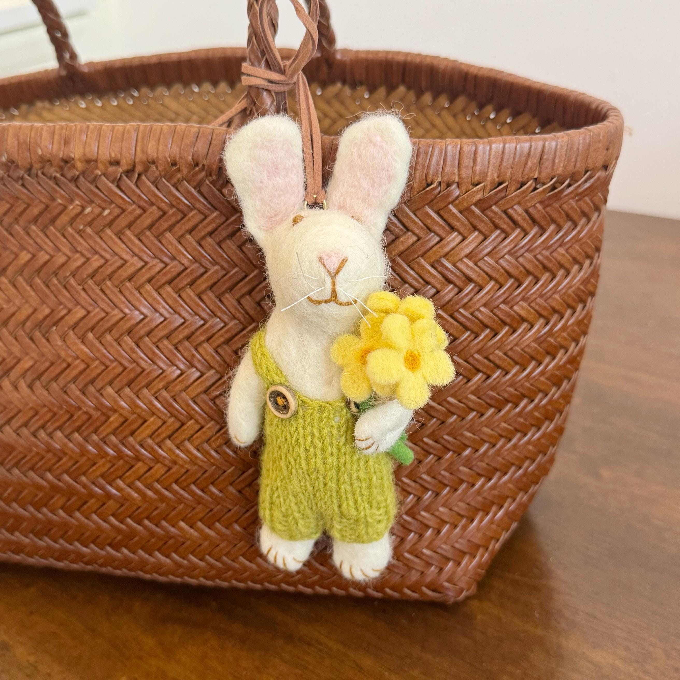 Japanese Style Lucky Felt Rabbit Pendant, Handmade Wool Felt Bunny Bag Charm, Cute Animal Keychain, Flower Bunny Hanging Ornament Gift