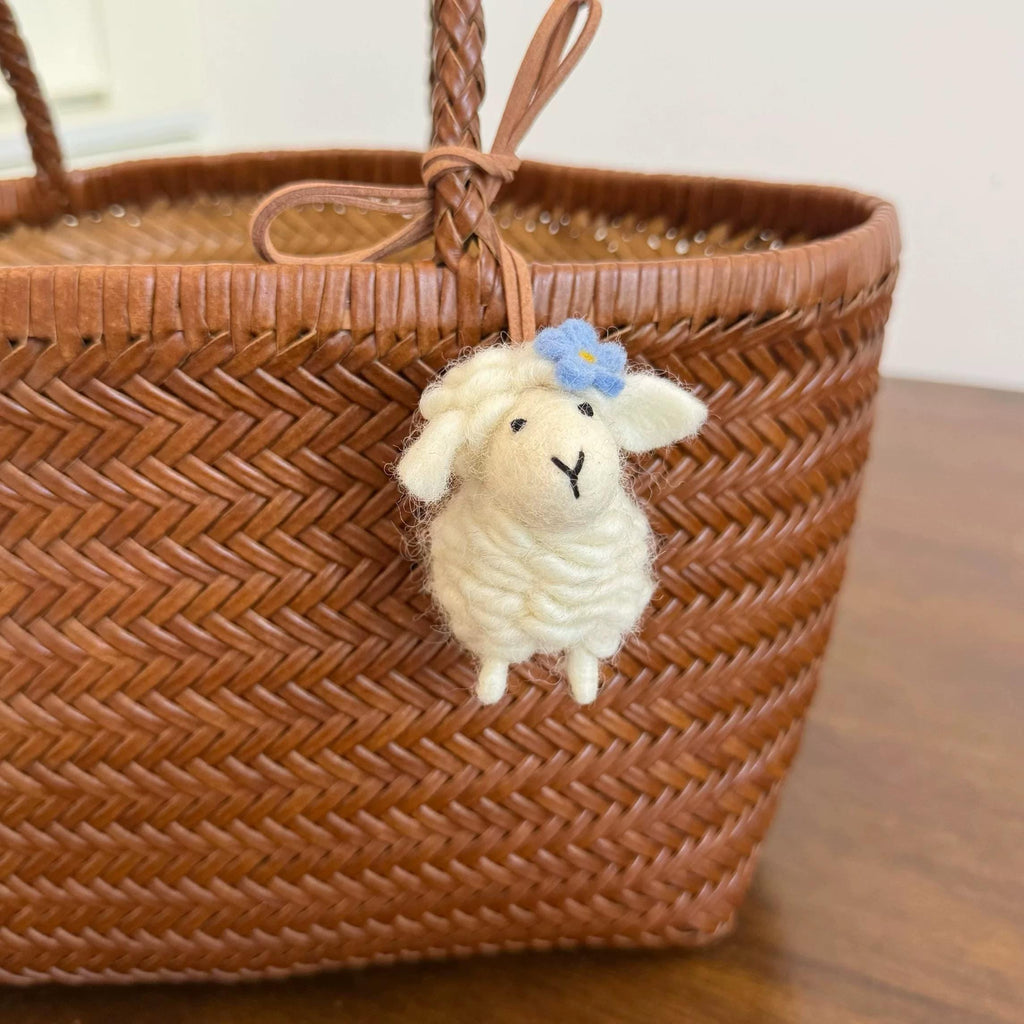 Japanese Style Lucky Blue Flower Lamb Wool Felt Pendant, Handmade Sheep Bag Charm, Cute Animal Keychain, Felt Lamb Hanging Ornament Gife