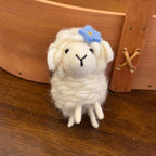 Japanese Style Lucky Blue Flower Lamb Wool Felt Pendant, Handmade Sheep Bag Charm, Cute Animal Keychain, Felt Lamb Hanging Ornament Gife