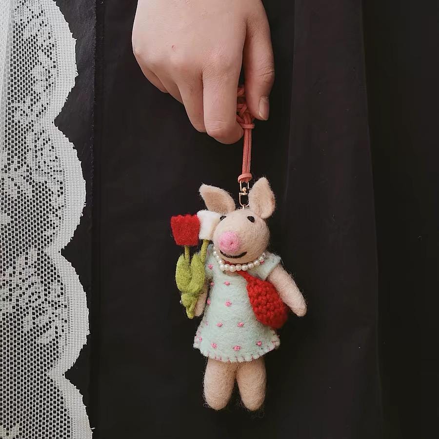 Japanese Style Lucky Felt Pig Pendant, Handmade Wool Felt Pig Bag Charm, Cute Animal Keychain, Flower Pig Hanging Ornament Gift