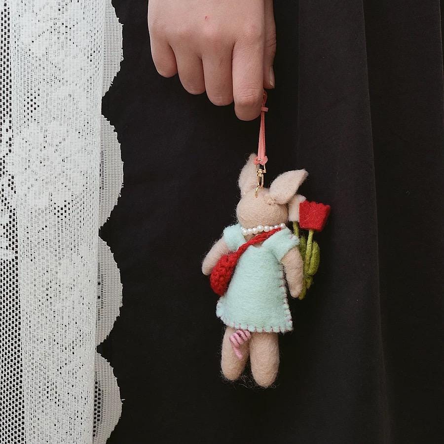 Japanese Style Lucky Felt Pig Pendant, Handmade Wool Felt Pig Bag Charm, Cute Animal Keychain, Flower Pig Hanging Ornament Gift