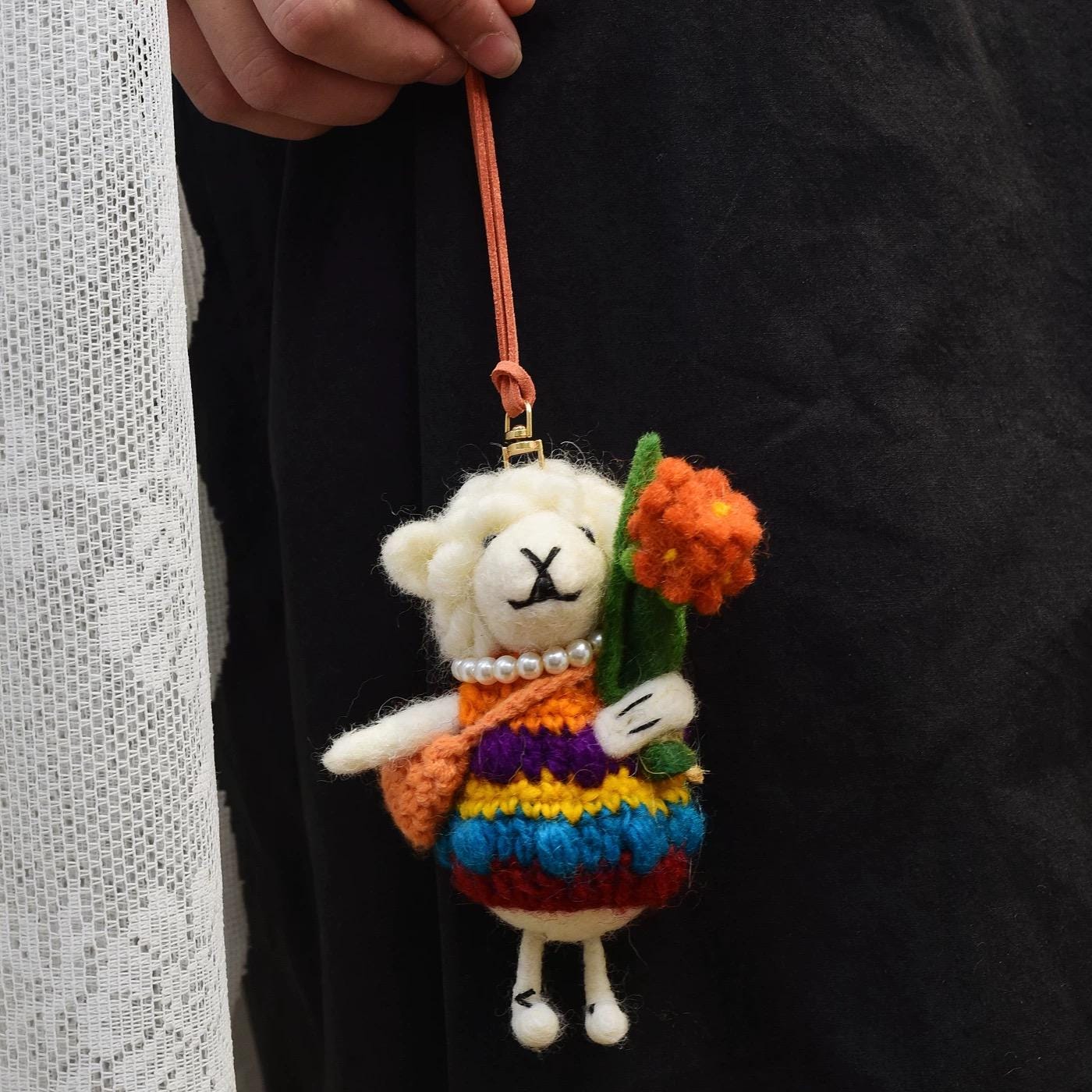 Japanese Style Lucky Felt Sheep Pendant, Handmade Wool Felt Flower Lamb Bag Charm, Cute Animal Keychain Gift, Pink & Yellow Outfit Lamb
