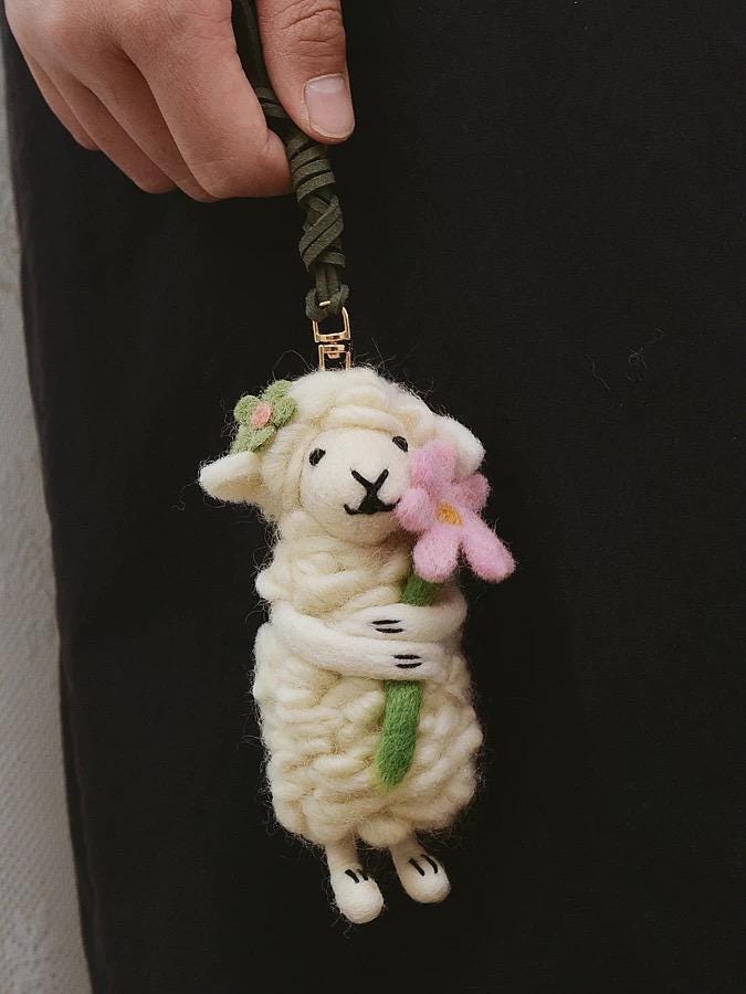 Japanese Style Lucky Felt Sheep Pendant, Handmade Flower Lamb Charm, Wool Felt Animal Bag Charm, Cute Sheep Keychain Gift