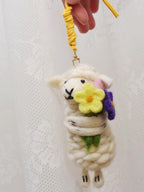 Japanese Style Lucky Felt Sheep Pendant, Handmade Yellow Flower Lamb Charm, Wool Felt Animal Bag Charm, Cute Sheep Keychain Gift