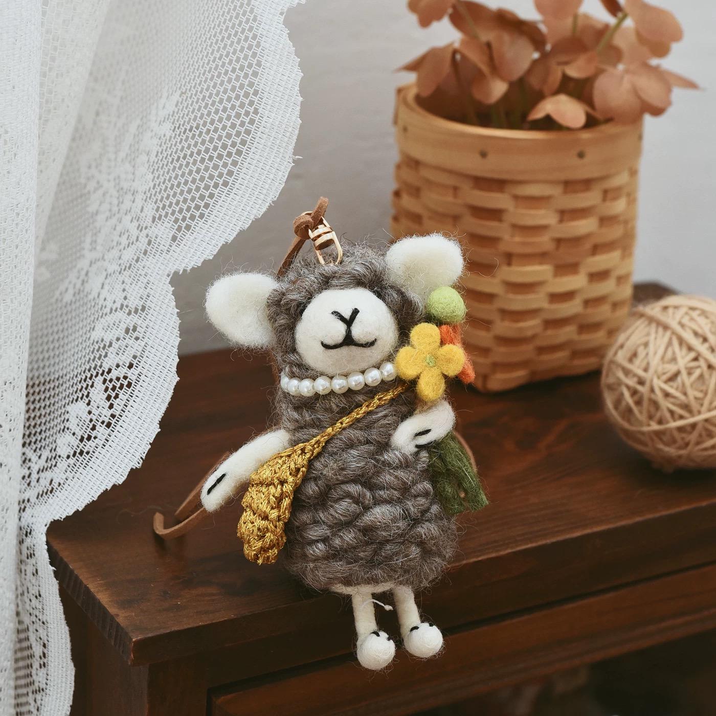 Japanese Style Lucky Felt Sheep Pendant, Handmade Brown Lamb with Yellow Flower, Wool Felt Animal Bag Charm, Cute Sheep Keychain Gift