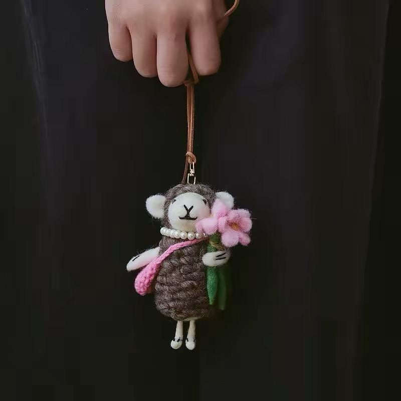 Japanese Style Lucky Felt Sheep Pendant, Handmade Wool Sheep Bag Charm with Flower, Cute Animal Keychain, Lamb Gift, Purse Charm Accessory