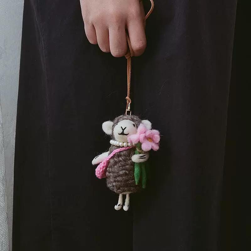 Japanese Style Lucky Felt Sheep Pendant, Handmade Wool Sheep Bag Charm with Flower, Cute Animal Keychain, Lamb Gift, Purse Charm Accessory