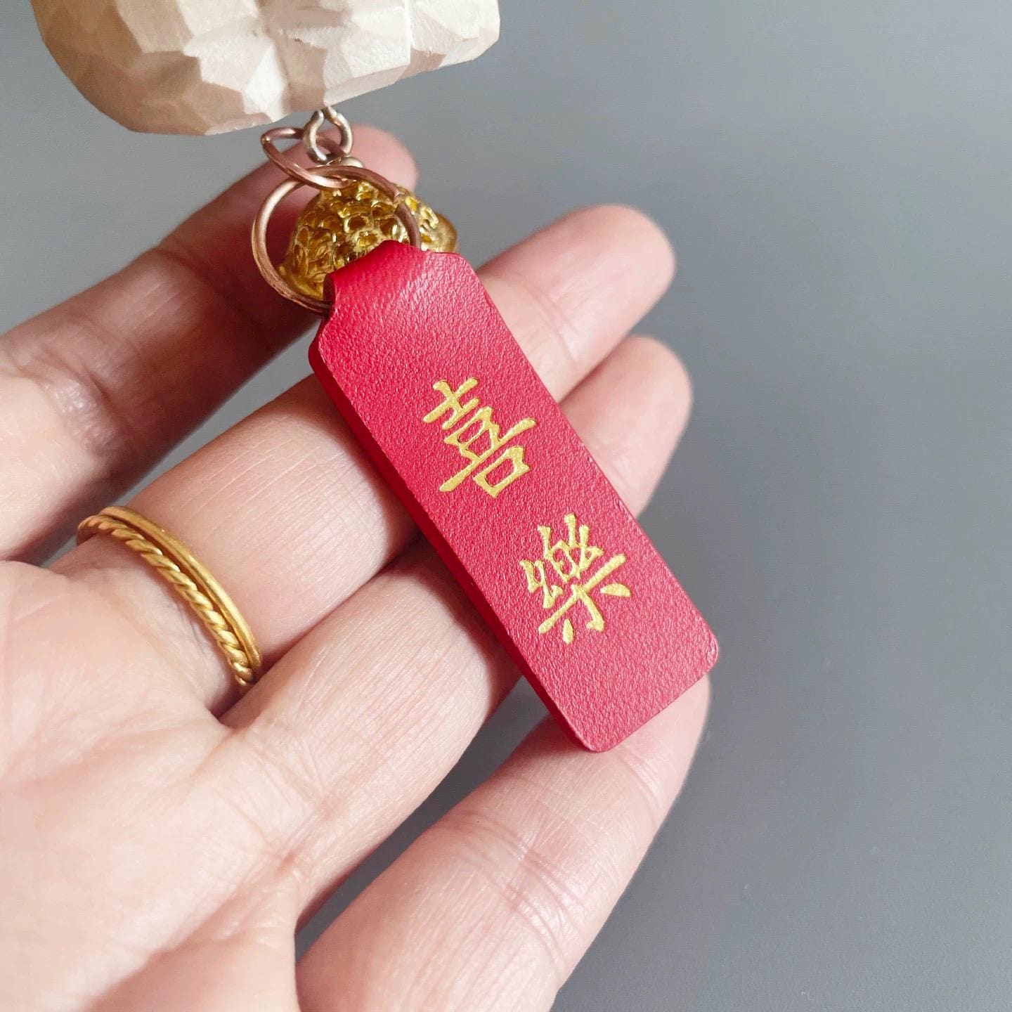 Japanese Style Lucky Gold Maneki Neko Hanging Ornament, Hand Carved Wooden Cat Charm, Feng Shui Wealth Amulet, Rearview Mirror Decor Gift
