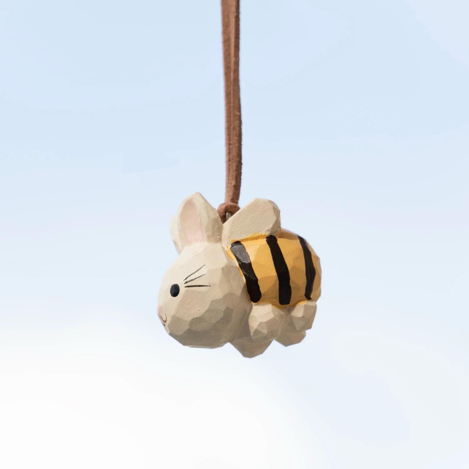 Japanese Style Bunny Bee Hanging Ornament, Hand Carved Wooden Rabbit Charm, Cute Animal Keychain, Bag Charm, Car Hanging Decor Gift