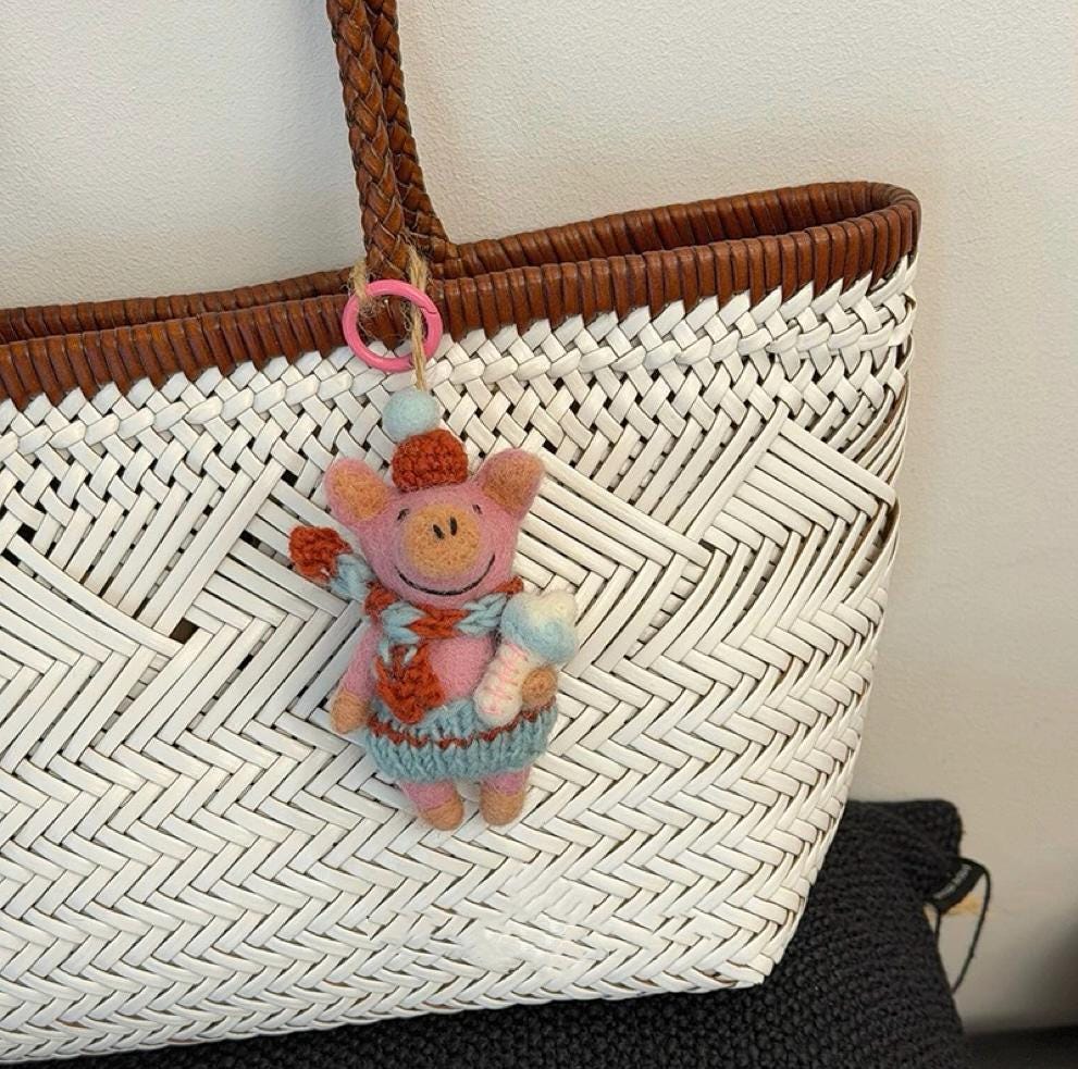 Cute Wool Felt Pig Keychain, Handmade Pig Bag Charm, Kawaii Animal Hanging Ornament, Felt Toy Pendant Gift, Lucky Pig Charm